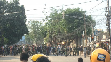 Massa di Jalan KS Tubun