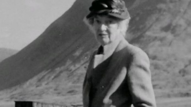 Lady Evelyn menuliskan pengalamannya berkelana ke kawasan Muslim.-Image copyrightANGUS SLADEN