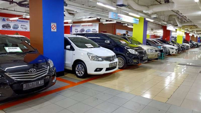 Dealer mobil bekas (ilustrasi).