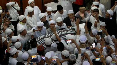 Ustaz Arifin Ilham Dishalatkan di Az-Zikra Sentul