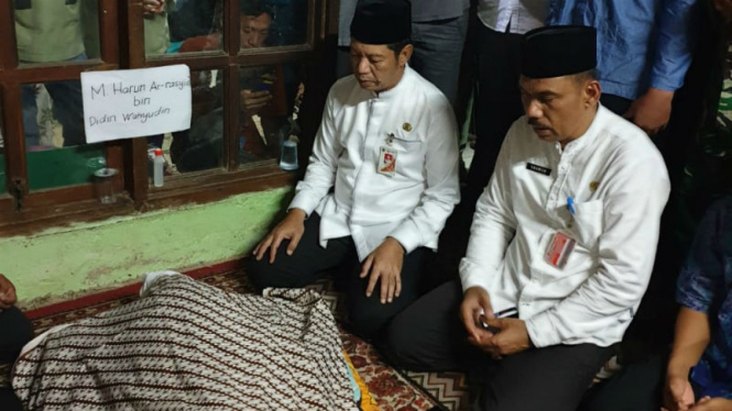 Jasad Harun tiba di rumah duka sebelum dimakamkan