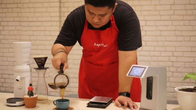 Rahmat Fatrianto, barista asal Kota Makassar