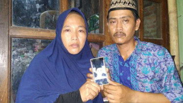 Orangtua Harun, remaja yang meninggal dalam kerusuhan 22 Mei.