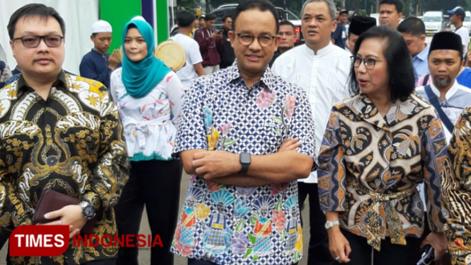 Gubernur DKI Jakarta Anies Rasyid Baswedan saat tinjau Festival Patungan Berbagi di Parkir Selatan, Senayan, Jakarta Pusat (26/5/2019) (FOTO:Rizki Amana/TIMES Indonesia)
