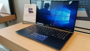 Asus ZenBook baru dengan ScreenPad 2.0