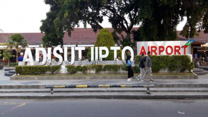 Bandara Adisutjipto.