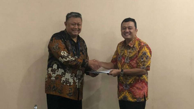 Plt Dirut PLN, Djoko Raharjo Abumanan (kiri).