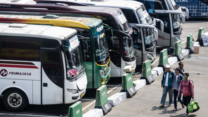 Arus Mudik di Terminal Kampung Rambutan