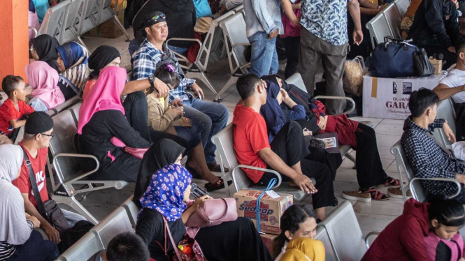 Arus Mudik di Terminal Kampung Rambutan