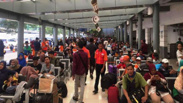 Pemudik di Stasiun Senen, Jakarta Pusat, Kamis, 30 Mei 2019