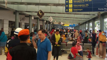 Ilustrasi suasana di Stasiun Pasar Senen.