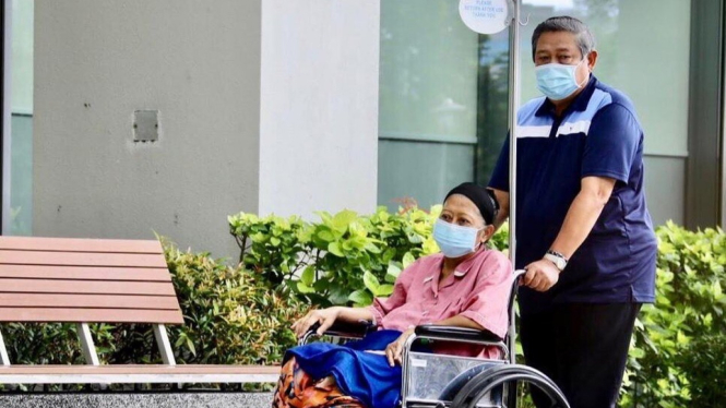 Ani Yudhoyono bersama SBY