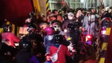Para pemudik motor di Pelabuhan Bakauheni sempat dipingpong petugas.