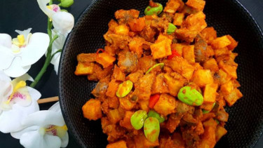 Sambal goreng kentang dan ati ampela.