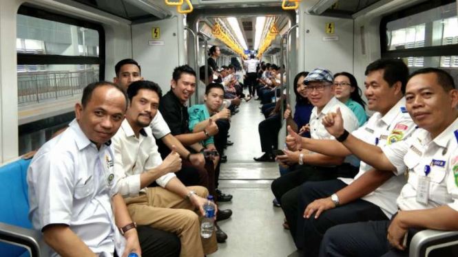 Suasana di dalam LRT Palembang, Sumatera Selatan, Senin, 3 Juni 2019.