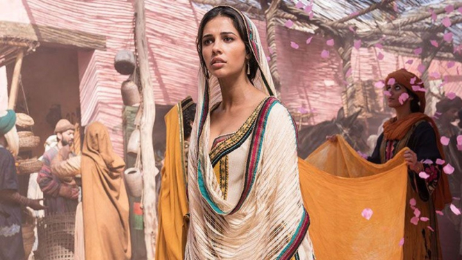 Naomi Scott sebagai Putri Jasmine