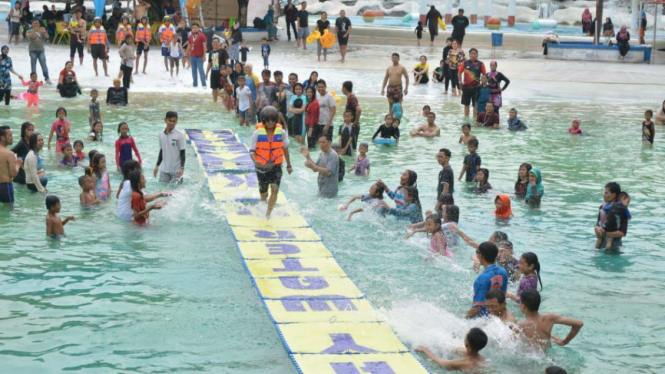 Atraksi interaktif di SnowBay, TMII.