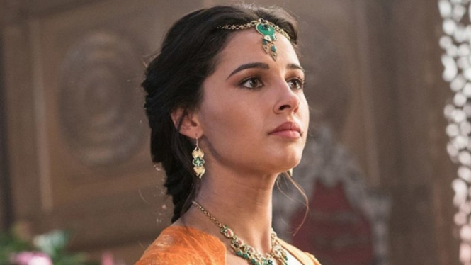 Naomi Scott sebagai Putri Jasmine dalam Aladdin