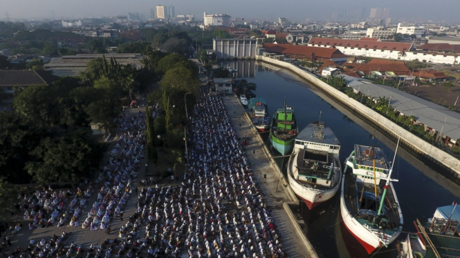 Salat Idul Fitri di Berbagai Kota Indonesia