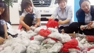 Beli mobil pakai uang koin