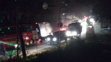 Macet di jalur LImbangan-Malangbong, Jawa Barat.