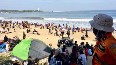 Pantai selatan Jawa Barat saat Lebaran