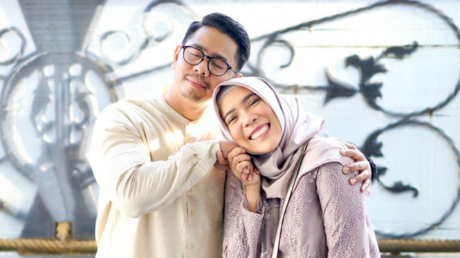 Fitri Tropika bersama suami