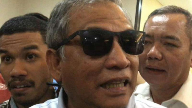 Mantan pimpinan Tim Mawar, Mayjen Purn Chairawan, saat melapor ke Bareskrim Polri.