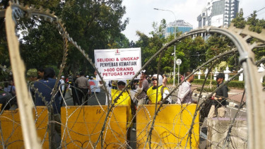 Massa aksi demo dekat gedung MK/Ilustrasi.