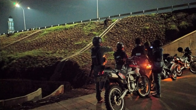 Tim Jaguar Polres Depok buru pelempar batu di Tol Depok Antasari (Desari)