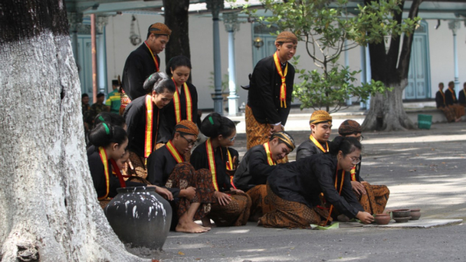 Para abdi dalem Keraton Solo.