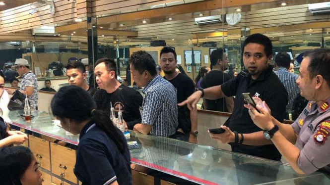 Ilustrasi olah TKP di toko emas
