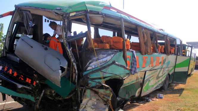 Kecelakaan Bus di Tol Cipali