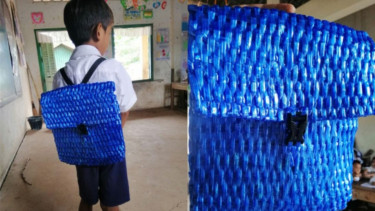 Tas unik dari tali rafia