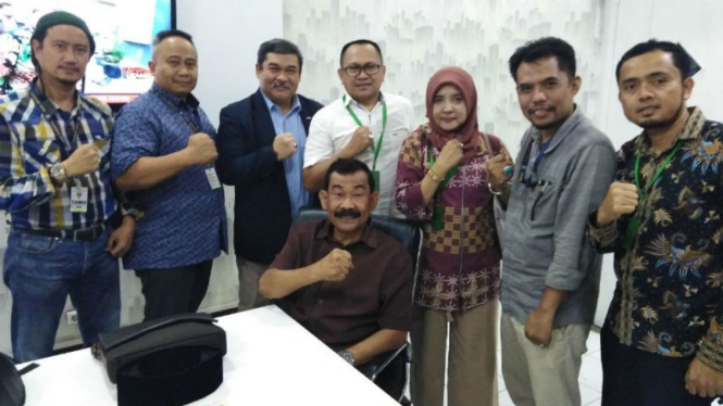 Mantan Danjen Kopassus, Mayjen TNI (Purn) Soenarko (duduk).