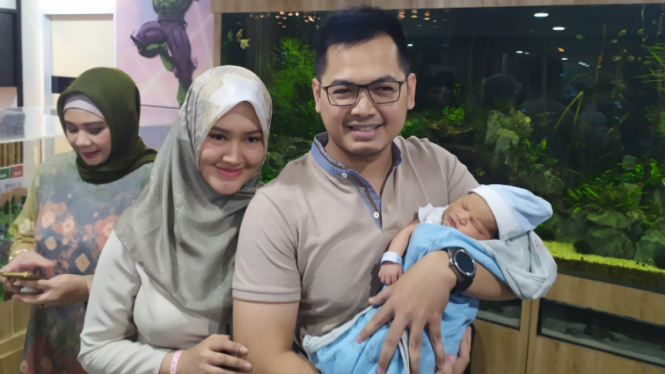 Tommy Kurniawan dan istri.
