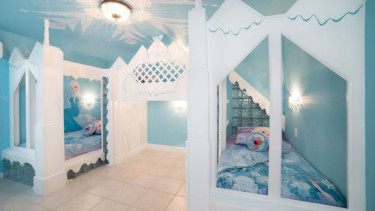  Olaf's Frozen Funhouse