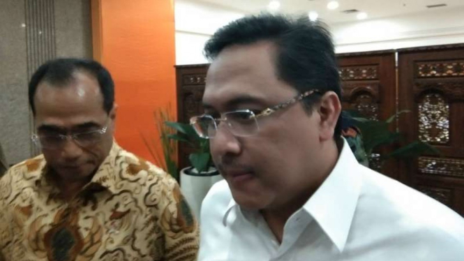Anggota I BPK RI Agung Firman (Kanan) dan  Menhub Budi Karya Sumadi (Kiri).
