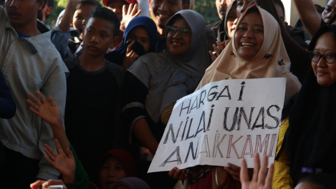 Ungkapan orang tua murid atas carut-marut proses pendaftaran murid baru berbasis zonasi di sekolah. 