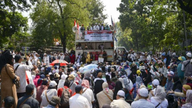 Massa aksi kawal putusan Mahkamah Konstitusi (MK) pada 2019 silam.