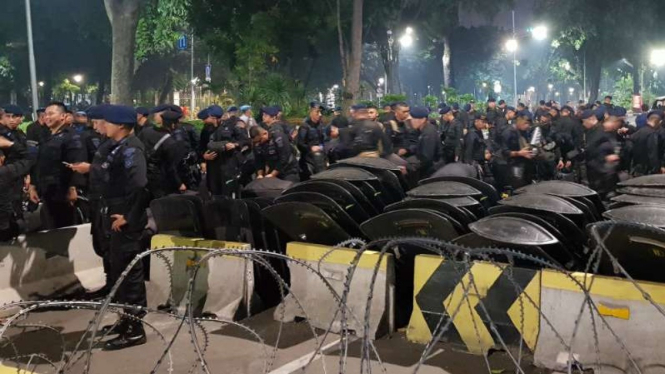 Pasukan Brimob Mulai Berkemas dari Gedung Mahkamah Konstitusi