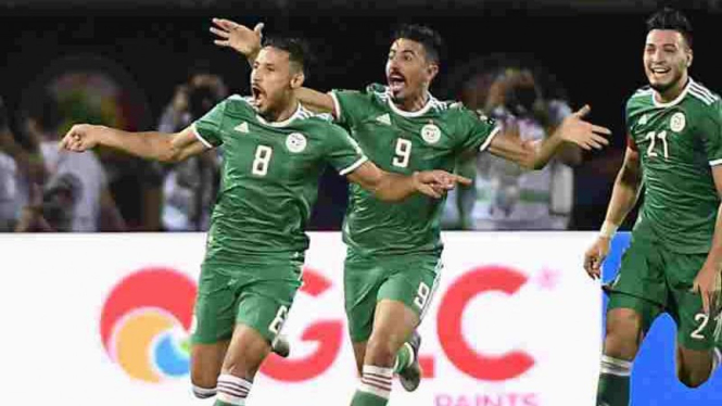 Timnas Aljazair rayakan gol.