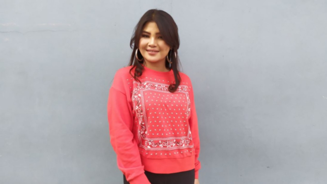Keponakan pedangdut Dewi Perssik, Rosa Meldianti  