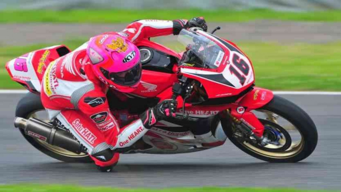 Pembalap AHRT Irfan Ardiansyah di kualifikasi AP250 ARRC 2019 di Sirkuit Suzuka.