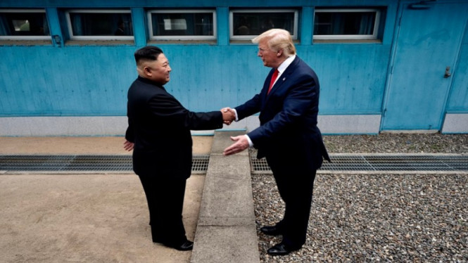 Kim Jong-un bertemu Presiden AS Donald Trump di DMZ