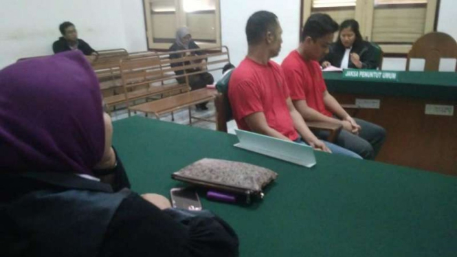 Kedua Terdakwa Saat Menjalani Persidangan di PN Medan