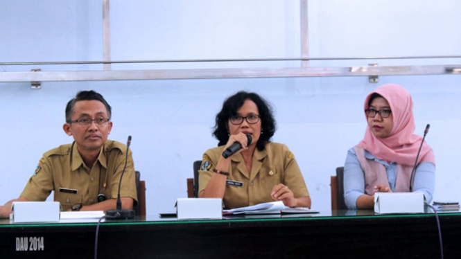 Kabid P2P Dinkes Kabupaten Blitar Krisna Yekti Saat memberikan pemaparan pada pertemuan koordinasi kewaspadaan penyakit Zoonosis yang diselenggarakan DinKes Kabupaten Blitar, Selasa (02/07/2019). (Foto: Kominfo kab Blitar)
