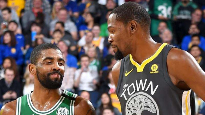 Bintang NBA, Kyrie Irving (kiri) dan Kevin Durant (kanan)