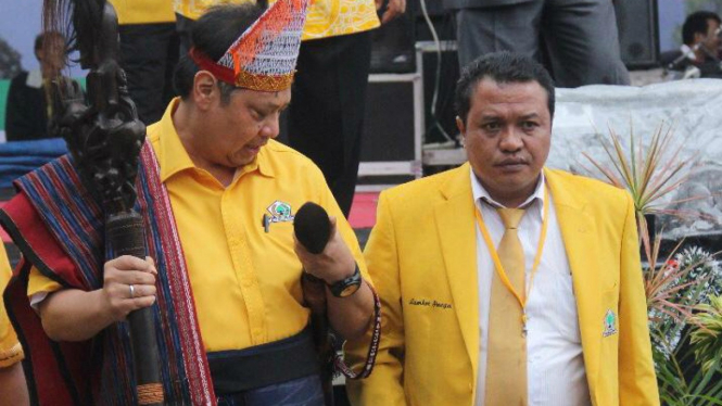Ketua DPP Golkar Lamhot Sinaga bersama Ketum AIrlangga Hartarto