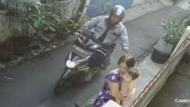 Penjambretan di wilayah Tanjung Duren, Jakarta Barat terekam cctv.
